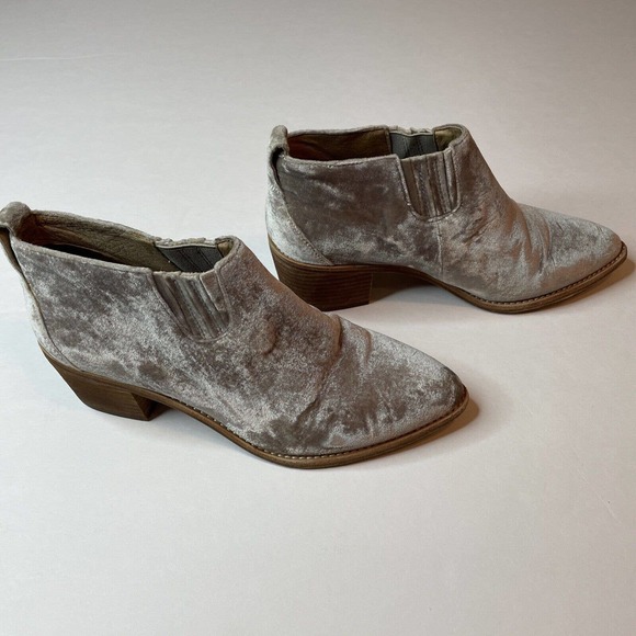 Madewell The Grayson Chelsea Boot in Velvet 7 In Distressed Stone / Taupe Bootie - Picture 6 of 13